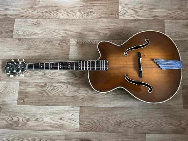 used 53' Hofner President, excellent guitar, for sale