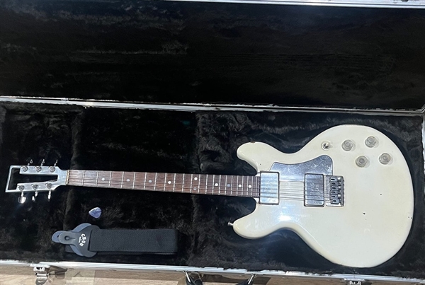 for sale 1976 Travis bean 1000S electric guitar, rare custom white finish, 