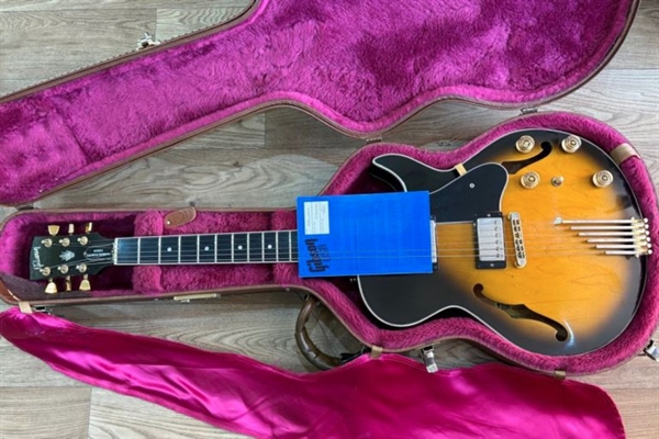for sale, used 97' Gibson howard Roberts Fusion Jazz guitar, archtop, excellent condition. Case,