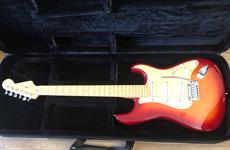 MINT 2004 Fender American Strat de luxe, one piece body, locking tuners, maple neck, light sunburst