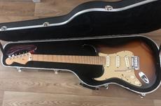 L/H 2004 Fender American deluxe Stratocaster, mint condition.