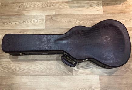 For sale, TP De Luxe Burgundy Lizard skin  small jumbo acoustic guitar case