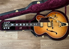 used Mint 21' Gibson Tal Farlow electric jazz guitar, custom shop, certificate, de luxe case.